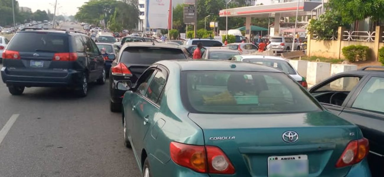 Queues-for-petrol-in-Abuja